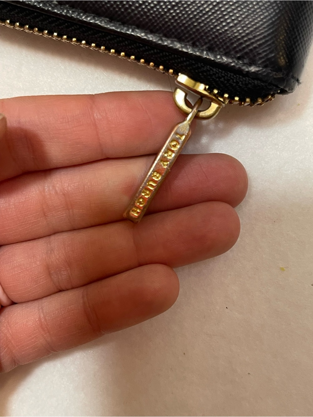 Tory Burch Black Saffiano Leather Zip Around Wallet Gold Logo - Picture 3 of 8